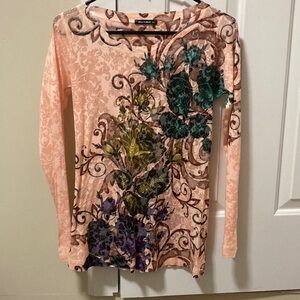 Nally and Millie excellent condition. Size large, feels like a medium.